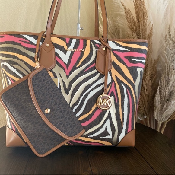 New Michael Kors zebra large Eva shoulder tote bag - Picture 3 of 15